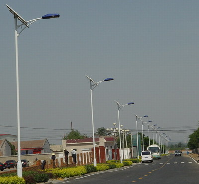 新农村建设的好帮手—太阳能路灯(图1)